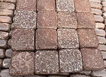 Брусчатка галтованная из лемизита, цвет-бордо, фото Купить Лемезит-брусчатка-галтованная, цвет-бордо в Коммунаре